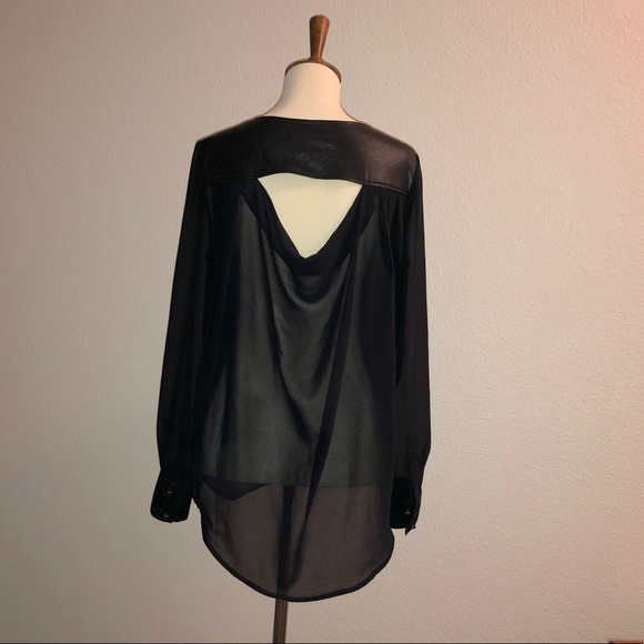 158. Rock & Republic Black Open Back Button Down Top - Picture 2 of 8